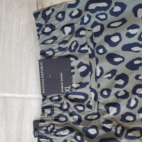 BANANA REPUBLIC SHORTS MENS XL HYBRID SWIM SHORTS LEOPARD PRINT NEW WITH TAGS. - Picture 4 of 8